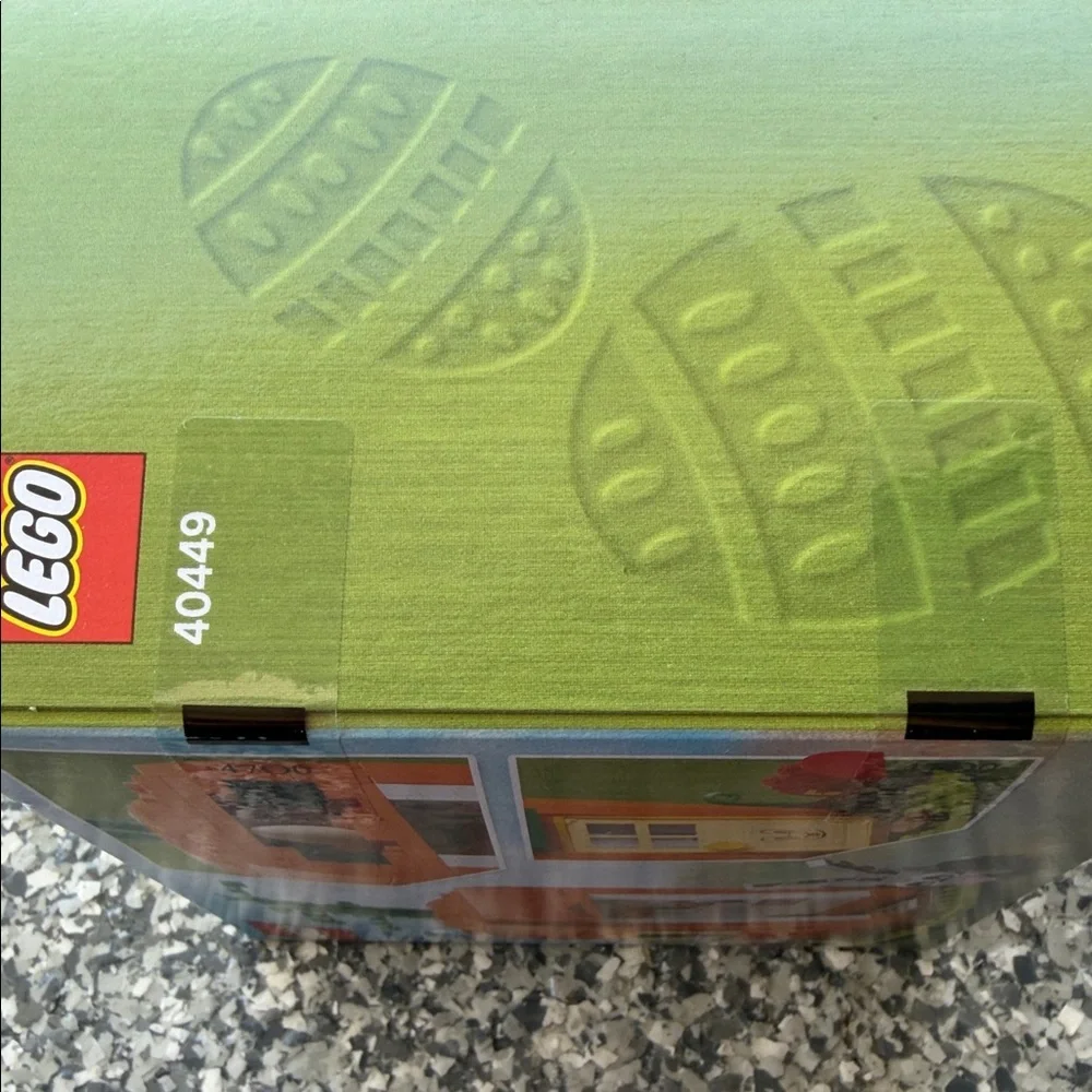 LEGO Orange Carrot Cottage Set with Green Accents and Gray Bunny